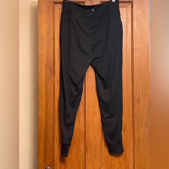Lolë Ladies Lounge Jogger NWOT - Black Size Medium with Side Pockets - Picture 3 of 6